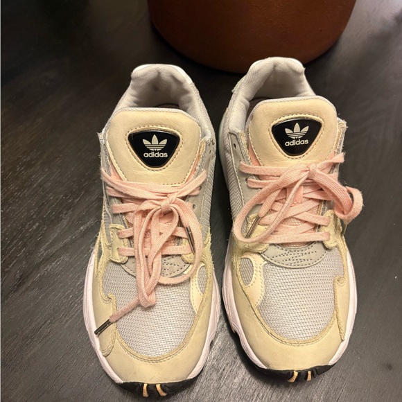 Adidas women’s falcon shoes size 6 - Picture 3 of 7
